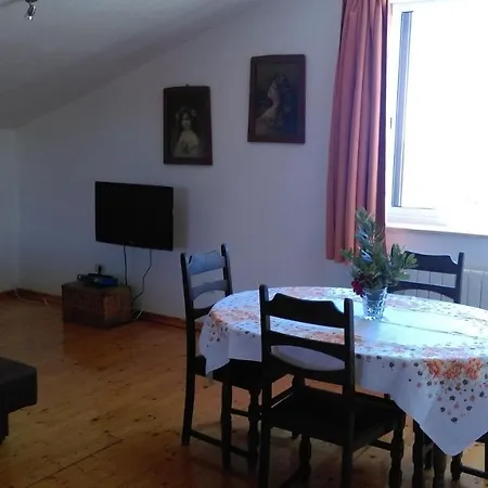 Elinor 2 Apartamento *