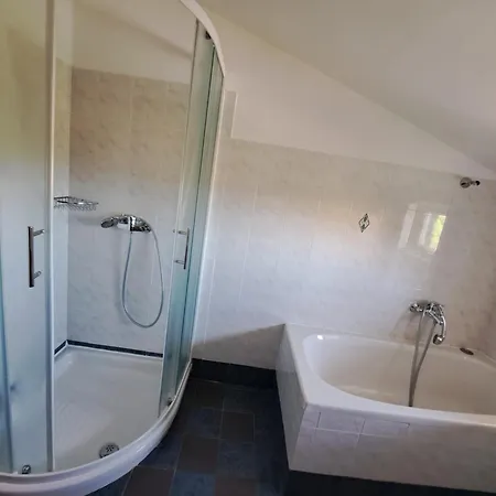 Elinor 2 公寓 罗维尼