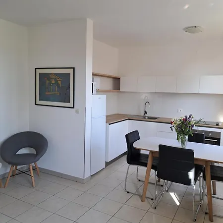 Elinor 2 * 罗维尼