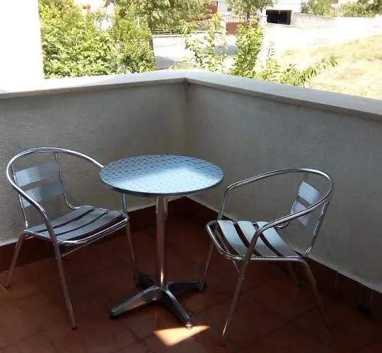 Elinor 2 * Ρόβινι