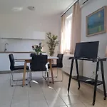Elinor 2 Apartmán *