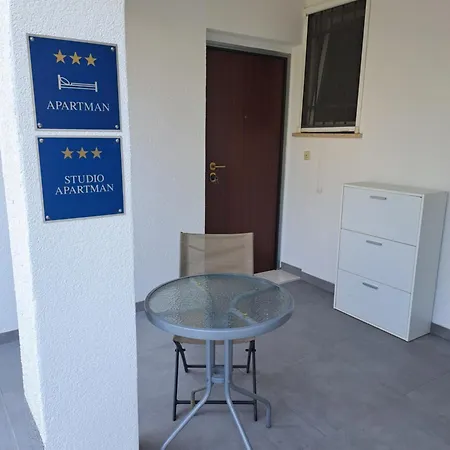 Apartman Elinor 2 *